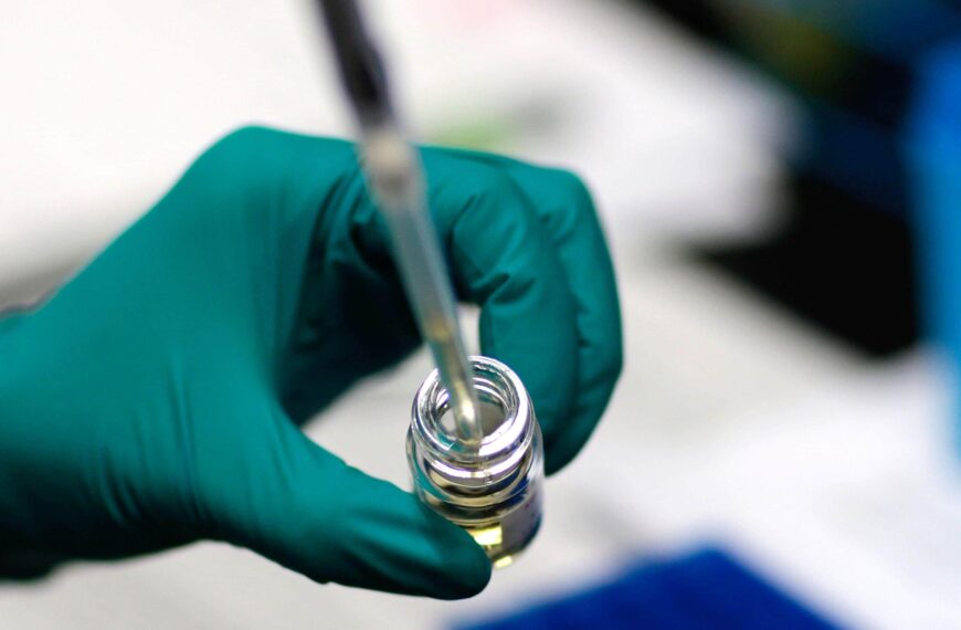 FDA одобрило использование новой вакцины против COVID-19